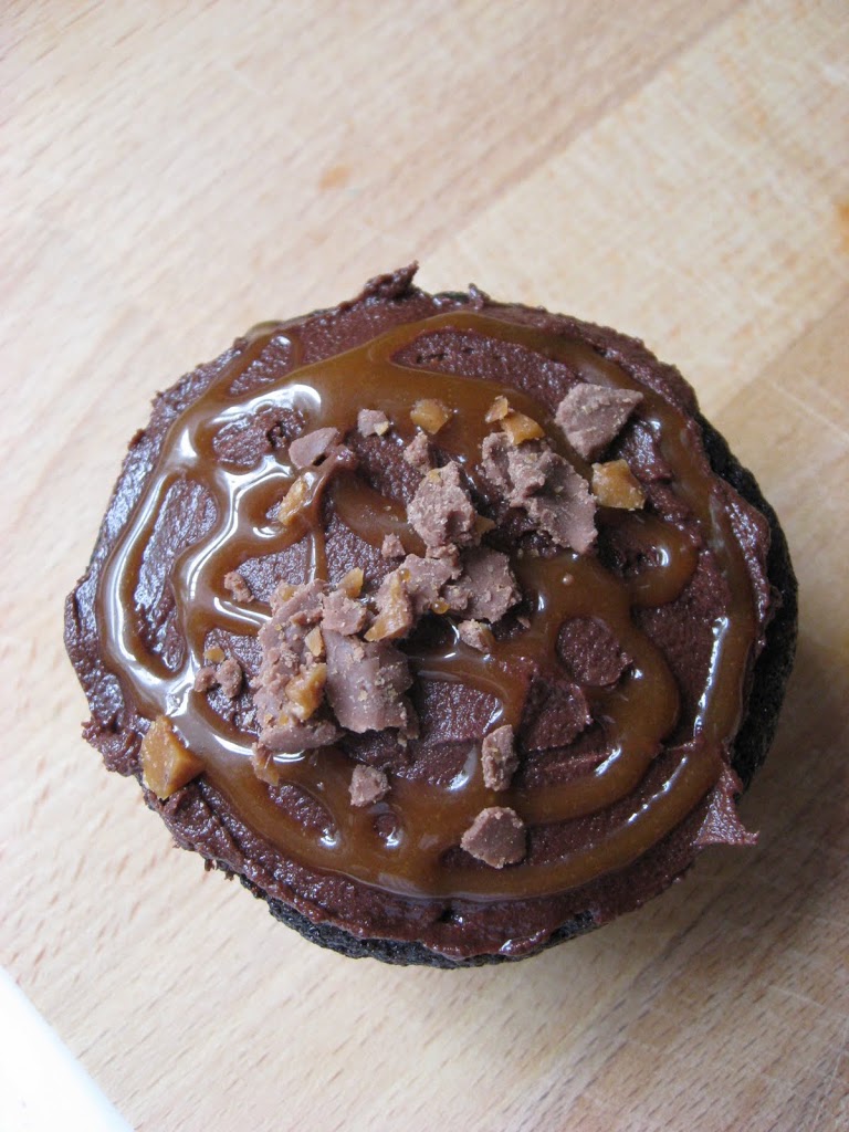 Gooey Chocolate Caramel CupcakesEasy! New Nostalgia